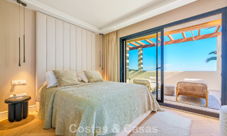 Ático renovado de estilo contemporáneo con piscina privada y vistas panorámicas al mar en Nueva Andalucía, Marbella 792164 