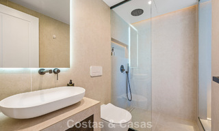 Ático renovado de estilo contemporáneo con piscina privada y vistas panorámicas al mar en Nueva Andalucía, Marbella 792165 