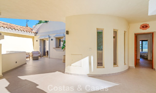 Ático renovado de estilo contemporáneo con piscina privada y vistas panorámicas al mar en Nueva Andalucía, Marbella 792167 