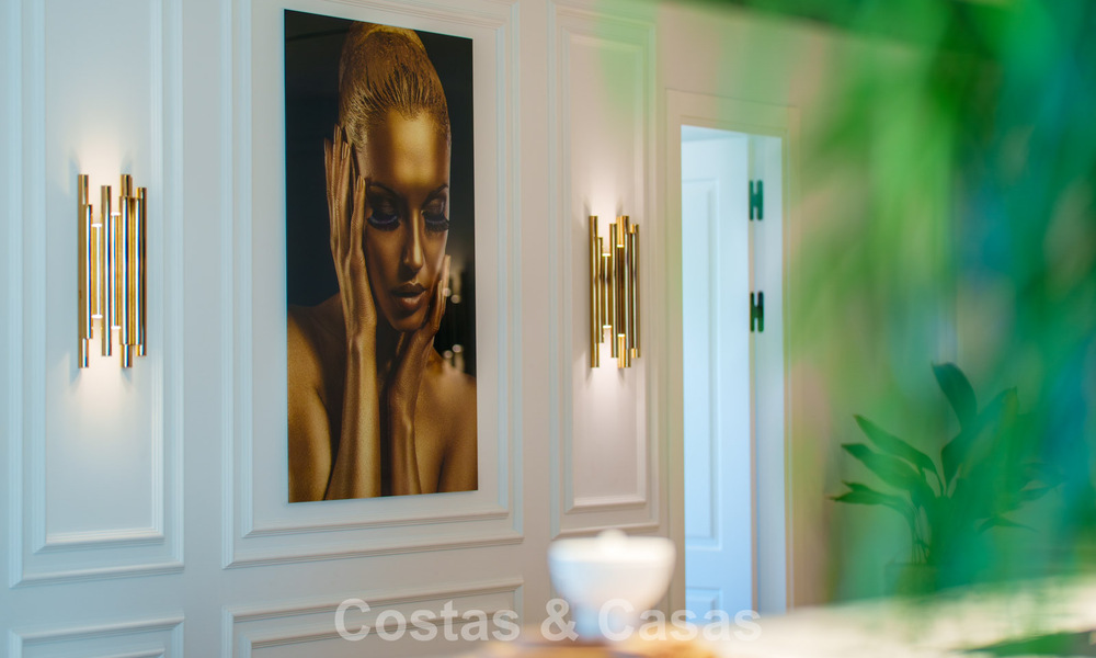 Ático renovado de estilo contemporáneo con piscina privada y vistas panorámicas al mar en Nueva Andalucía, Marbella 792174