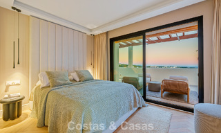 Ático renovado de estilo contemporáneo con piscina privada y vistas panorámicas al mar en Nueva Andalucía, Marbella 792178 