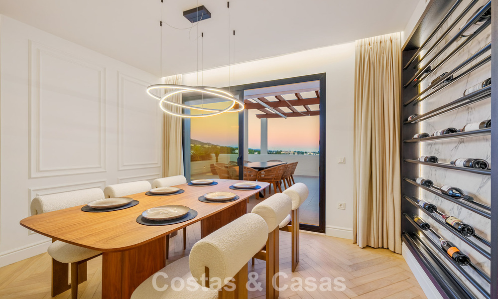 Ático renovado de estilo contemporáneo con piscina privada y vistas panorámicas al mar en Nueva Andalucía, Marbella 792179