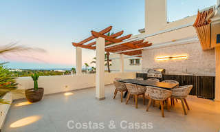 Ático renovado de estilo contemporáneo con piscina privada y vistas panorámicas al mar en Nueva Andalucía, Marbella 792181 