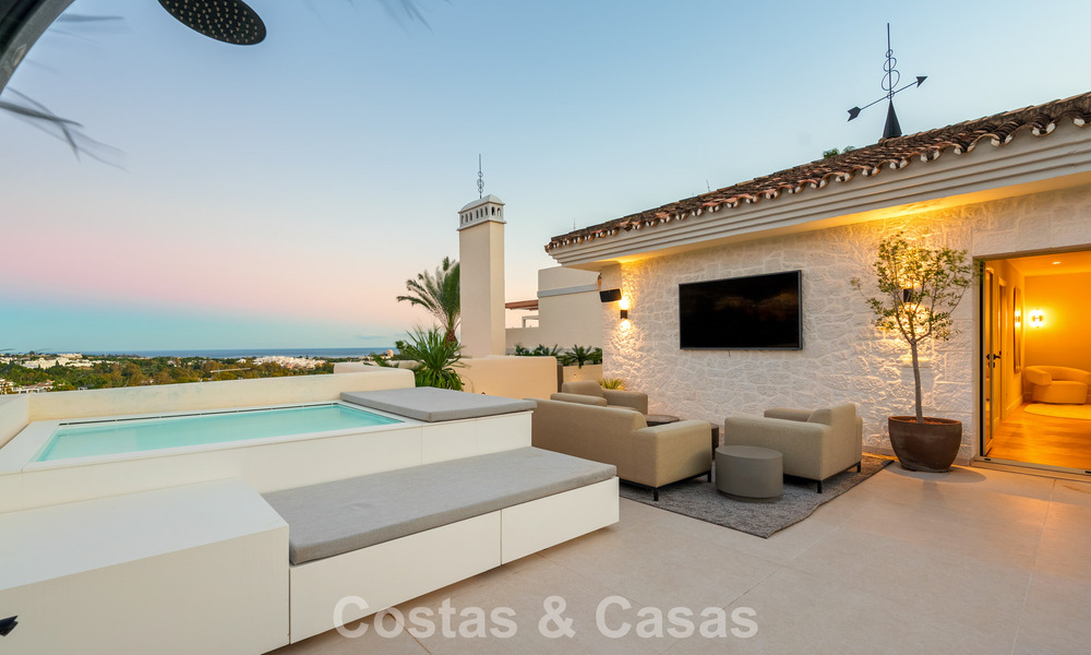 Ático renovado de estilo contemporáneo con piscina privada y vistas panorámicas al mar en Nueva Andalucía, Marbella 792184