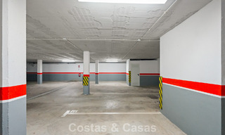 Ático renovado de estilo contemporáneo con piscina privada y vistas panorámicas al mar en Nueva Andalucía, Marbella 792192 