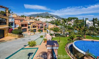 Elegante casa adosada de 4 dormitorios en venta en una urbanización cerrada y vigilada en Nueva Andalucía, Marbella 792228 