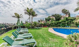 Elegante casa adosada de 4 dormitorios en venta en una urbanización cerrada y vigilada en Nueva Andalucía, Marbella 792229 