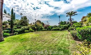 Elegante casa adosada de 4 dormitorios en venta en una urbanización cerrada y vigilada en Nueva Andalucía, Marbella 792233 