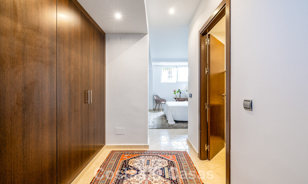 Elegante casa adosada de 4 dormitorios en venta en una urbanización cerrada y vigilada en Nueva Andalucía, Marbella 792234