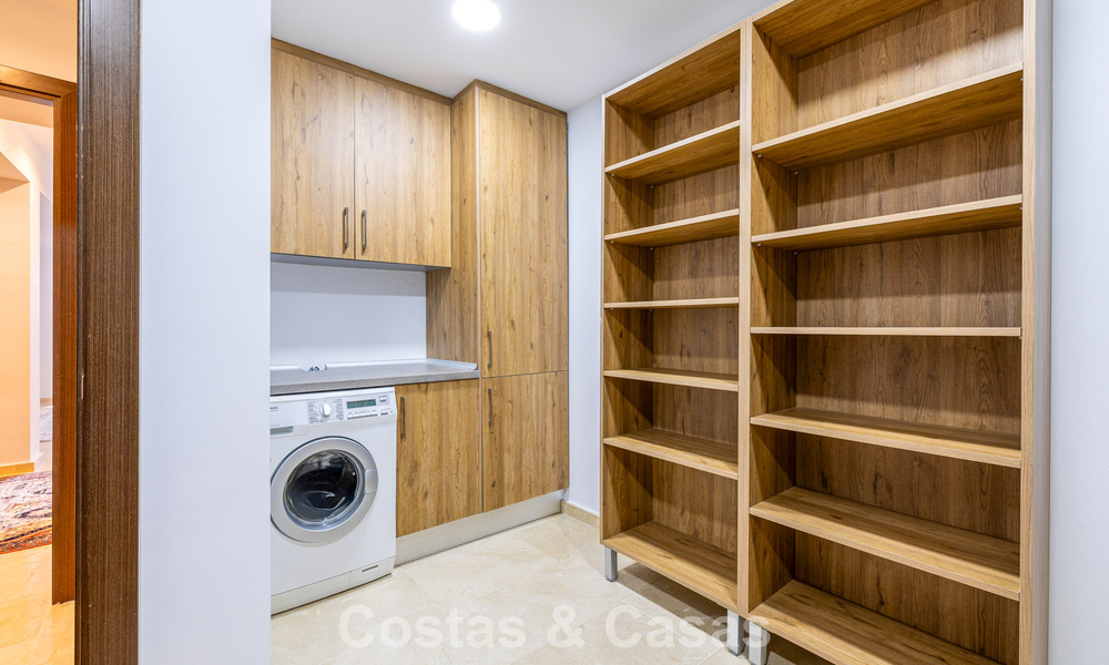 Elegante casa adosada de 4 dormitorios en venta en una urbanización cerrada y vigilada en Nueva Andalucía, Marbella 792239