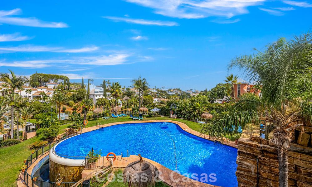 Elegante casa adosada de 4 dormitorios en venta en una urbanización cerrada y vigilada en Nueva Andalucía, Marbella 792243