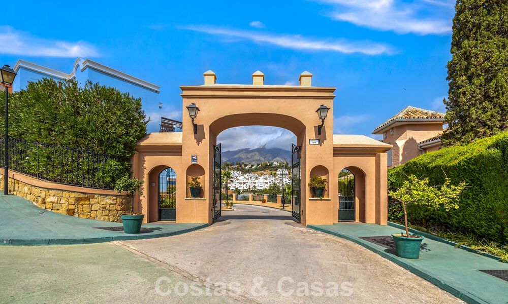 Elegante casa adosada de 4 dormitorios en venta en una urbanización cerrada y vigilada en Nueva Andalucía, Marbella 792244