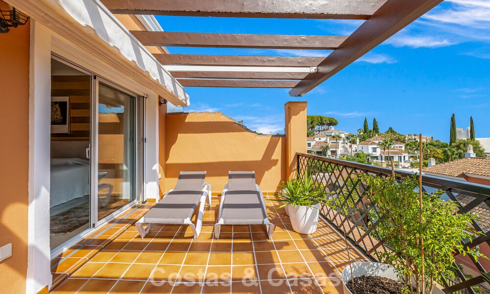 Elegante casa adosada de 4 dormitorios en venta en una urbanización cerrada y vigilada en Nueva Andalucía, Marbella 792248