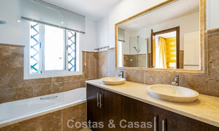 Elegante casa adosada de 4 dormitorios en venta en una urbanización cerrada y vigilada en Nueva Andalucía, Marbella 792249 