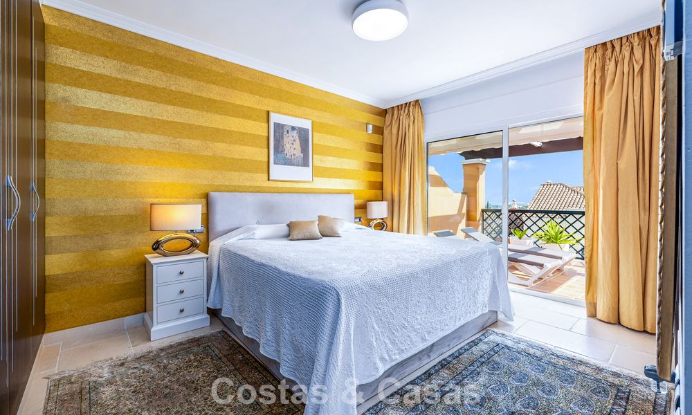 Elegante casa adosada de 4 dormitorios en venta en una urbanización cerrada y vigilada en Nueva Andalucía, Marbella 792250