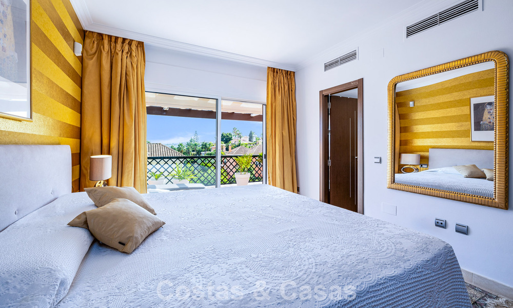 Elegante casa adosada de 4 dormitorios en venta en una urbanización cerrada y vigilada en Nueva Andalucía, Marbella 792251