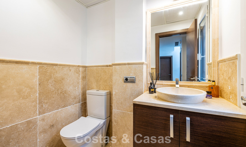 Elegante casa adosada de 4 dormitorios en venta en una urbanización cerrada y vigilada en Nueva Andalucía, Marbella 792255