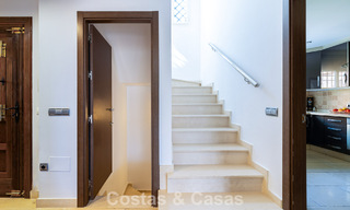 Elegante casa adosada de 4 dormitorios en venta en una urbanización cerrada y vigilada en Nueva Andalucía, Marbella 792256 