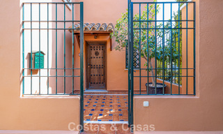 Elegante casa adosada de 4 dormitorios en venta en una urbanización cerrada y vigilada en Nueva Andalucía, Marbella 792257 