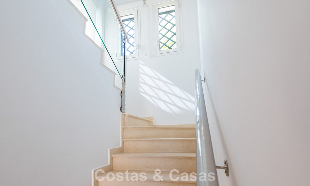 Elegante casa adosada de 4 dormitorios en venta en una urbanización cerrada y vigilada en Nueva Andalucía, Marbella 792260
