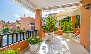 Elegante casa adosada de 4 dormitorios en venta en una urbanización cerrada y vigilada en Nueva Andalucía, Marbella 792262 