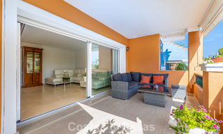 Elegante casa adosada de 4 dormitorios en venta en una urbanización cerrada y vigilada en Nueva Andalucía, Marbella 792264 