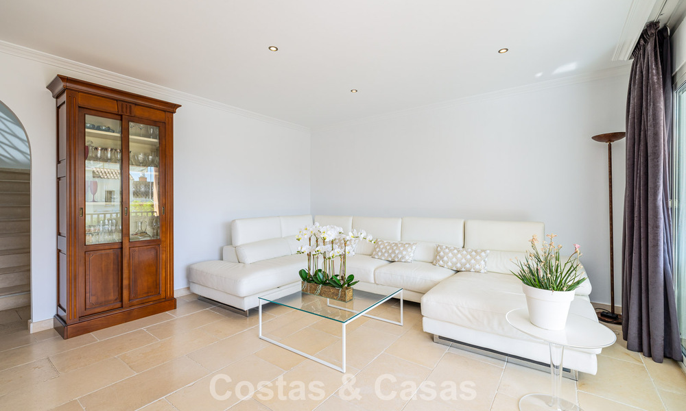 Elegante casa adosada de 4 dormitorios en venta en una urbanización cerrada y vigilada en Nueva Andalucía, Marbella 792265
