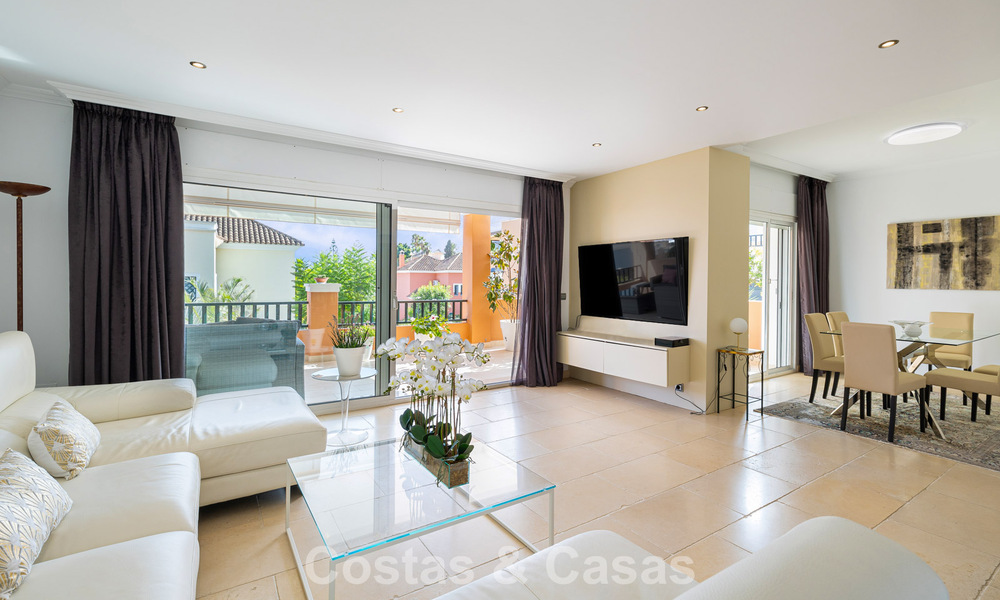 Elegante casa adosada de 4 dormitorios en venta en una urbanización cerrada y vigilada en Nueva Andalucía, Marbella 792268