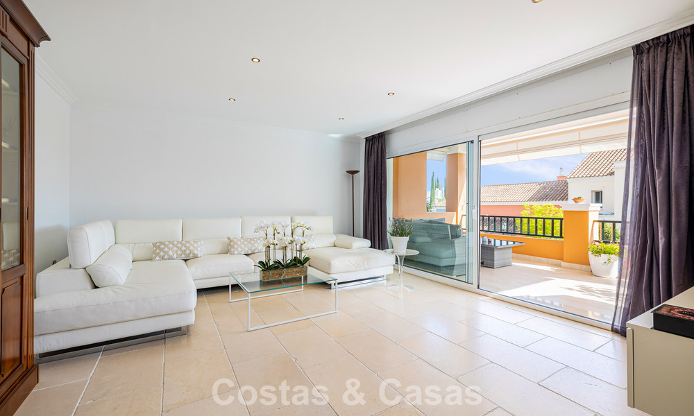 Elegante casa adosada de 4 dormitorios en venta en una urbanización cerrada y vigilada en Nueva Andalucía, Marbella 792269