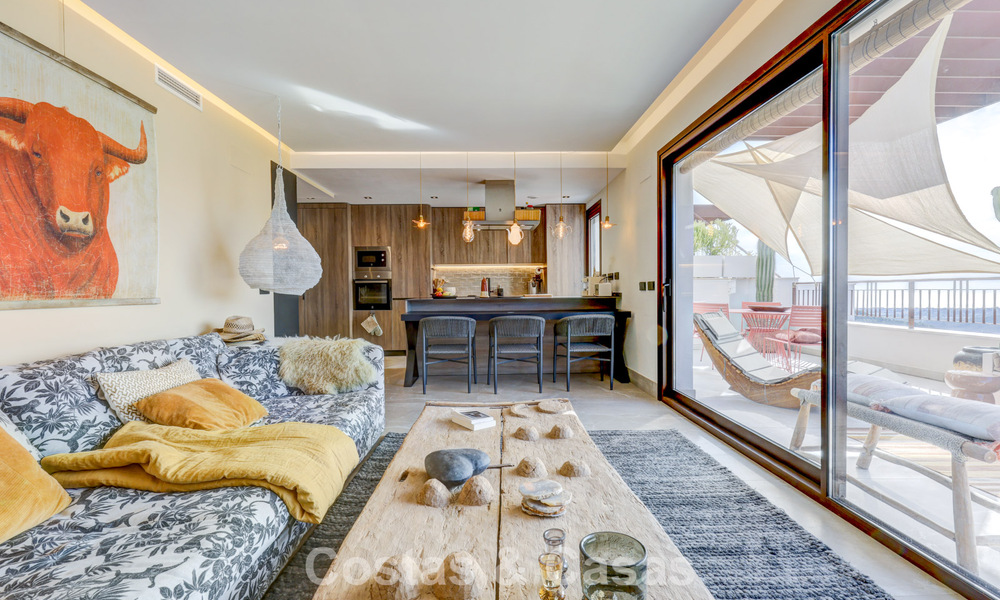 Ático moderno en venta con vistas panorámicas al mar y al lago de Istán, justo encima de la Milla de Oro de Marbella 792271