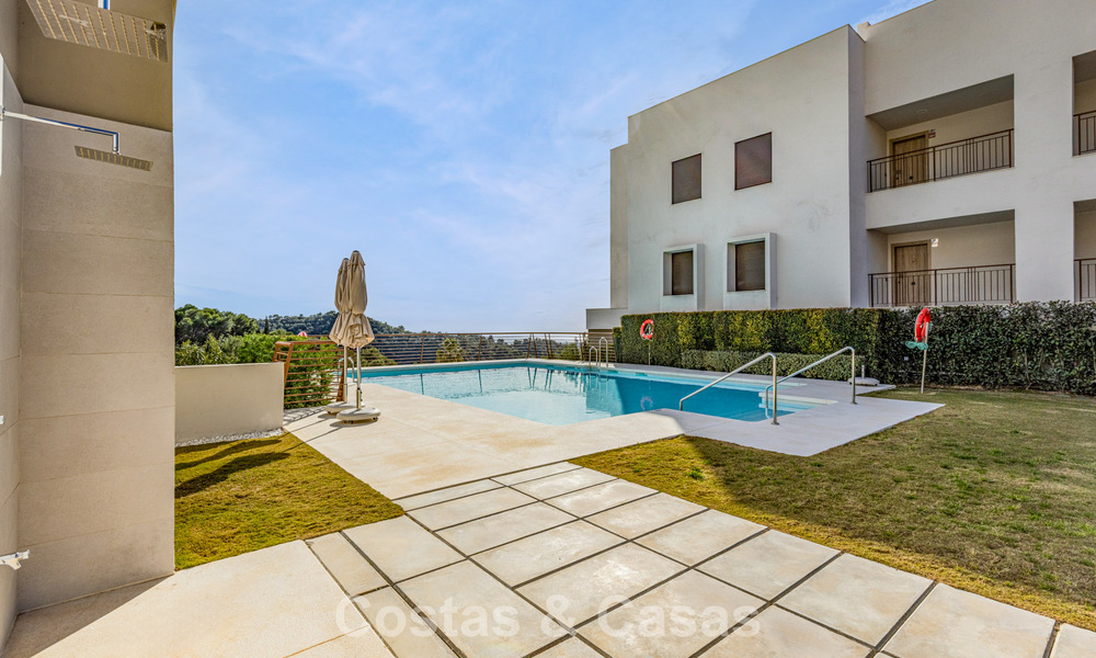 Ático moderno en venta con vistas panorámicas al mar y al lago de Istán, justo encima de la Milla de Oro de Marbella 792274