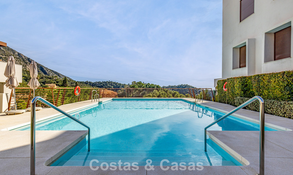 Ático moderno en venta con vistas panorámicas al mar y al lago de Istán, justo encima de la Milla de Oro de Marbella 792275