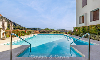 Ático moderno en venta con vistas panorámicas al mar y al lago de Istán, justo encima de la Milla de Oro de Marbella 792275 