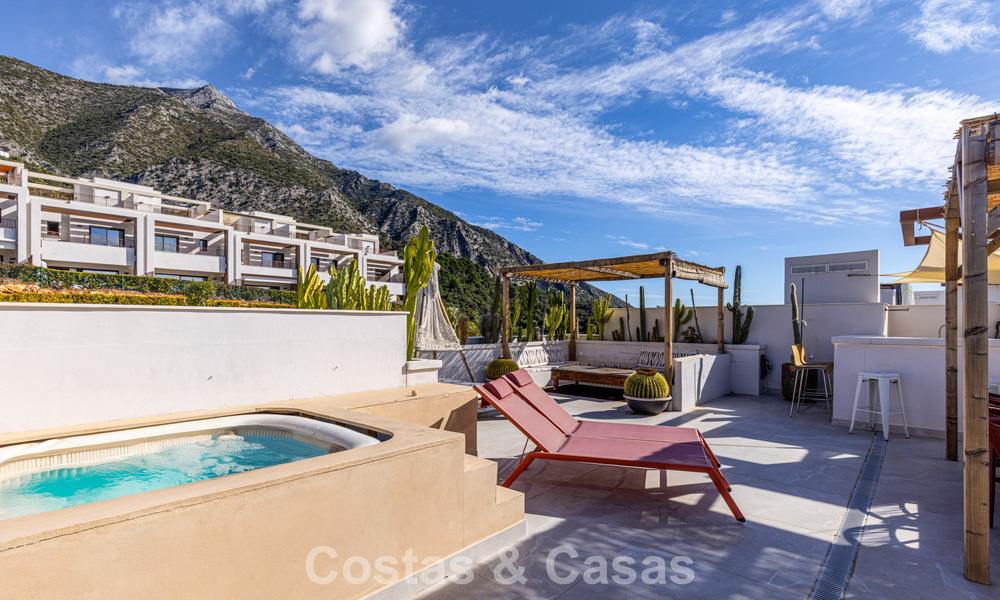 Ático moderno en venta con vistas panorámicas al mar y al lago de Istán, justo encima de la Milla de Oro de Marbella 792280