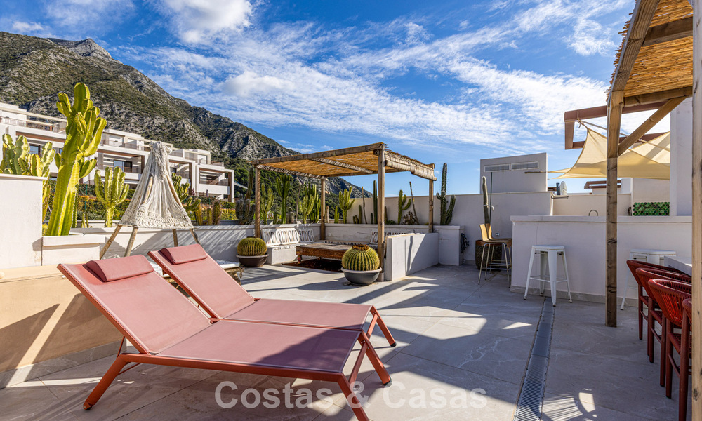 Ático moderno en venta con vistas panorámicas al mar y al lago de Istán, justo encima de la Milla de Oro de Marbella 792282