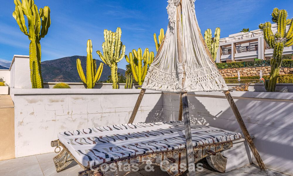 Ático moderno en venta con vistas panorámicas al mar y al lago de Istán, justo encima de la Milla de Oro de Marbella 792287