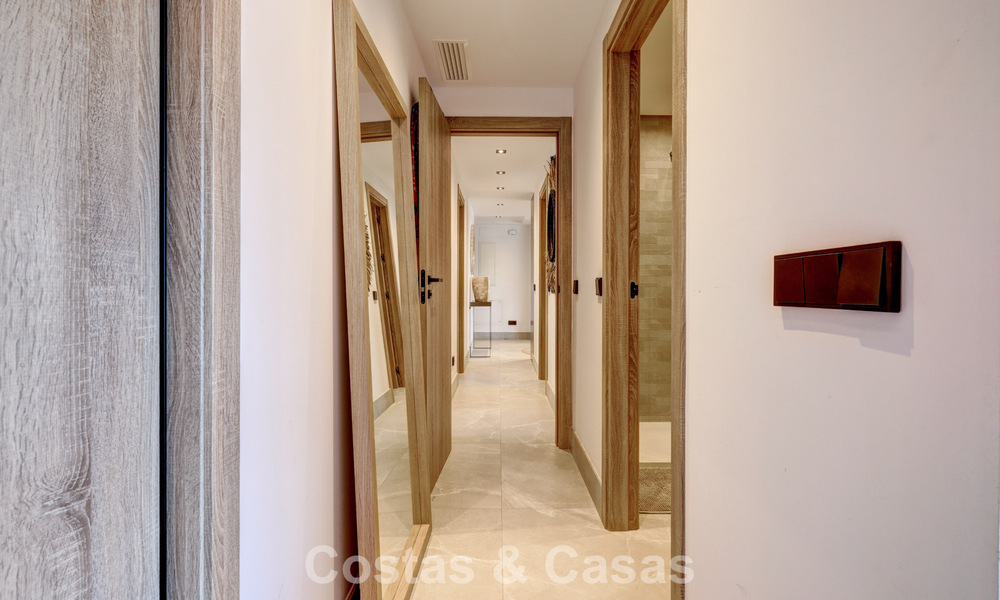 Ático moderno en venta con vistas panorámicas al mar y al lago de Istán, justo encima de la Milla de Oro de Marbella 792312