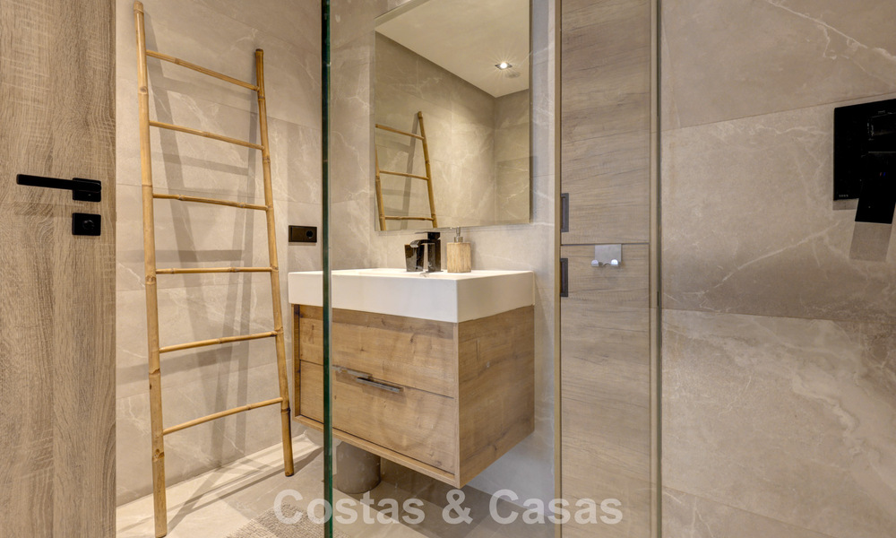 Ático moderno en venta con vistas panorámicas al mar y al lago de Istán, justo encima de la Milla de Oro de Marbella 792316