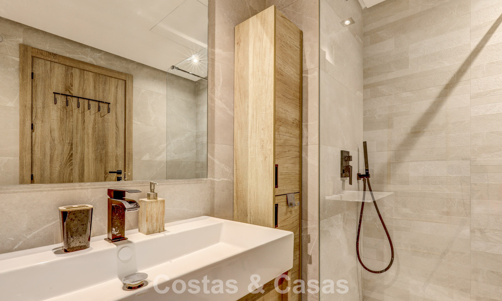 Ático moderno en venta con vistas panorámicas al mar y al lago de Istán, justo encima de la Milla de Oro de Marbella 792317