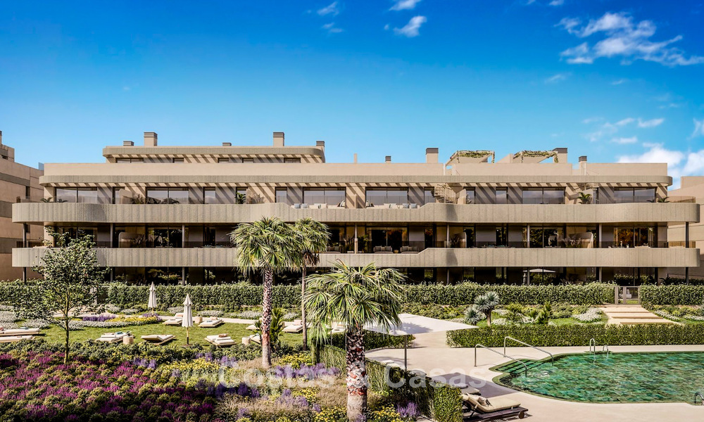Apartamentos sobre plano en venta en una moderna urbanización de golf en la New Golden Mile entre Marbella y Estepona 792337
