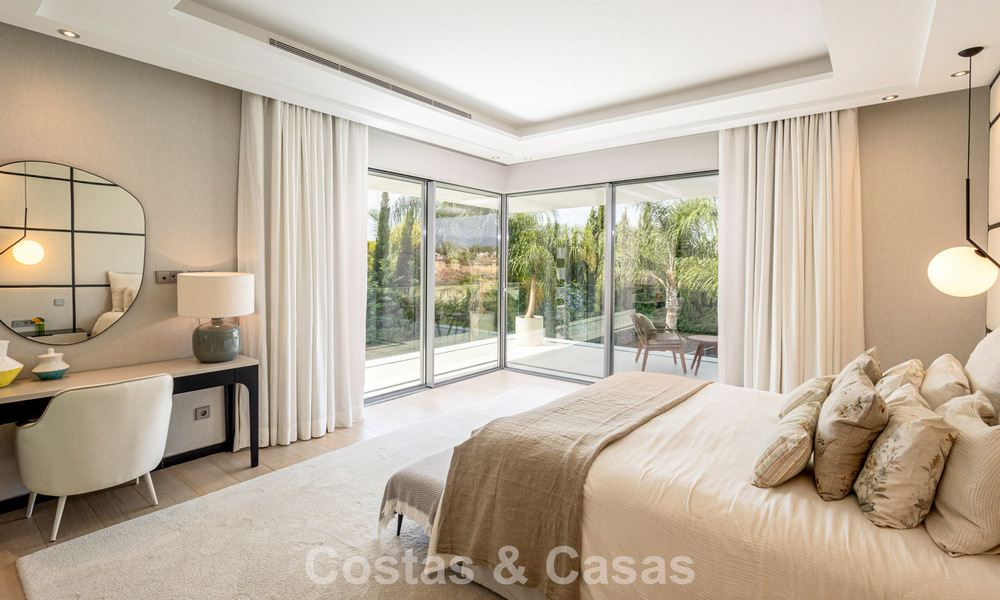 Villa de diseño moderno lista para entrar a vivir en venta, a poca distancia a pie de la playa y servicios en Guadalmina Baja, Marbella 792357