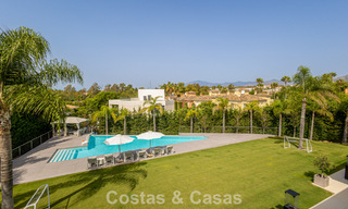 Villa de diseño moderno lista para entrar a vivir en venta, a poca distancia a pie de la playa y servicios en Guadalmina Baja, Marbella 792360 