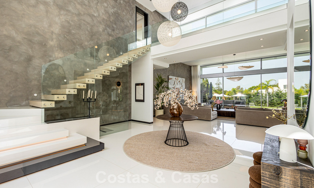 Villa de diseño moderno lista para entrar a vivir en venta, a poca distancia a pie de la playa y servicios en Guadalmina Baja, Marbella 792361