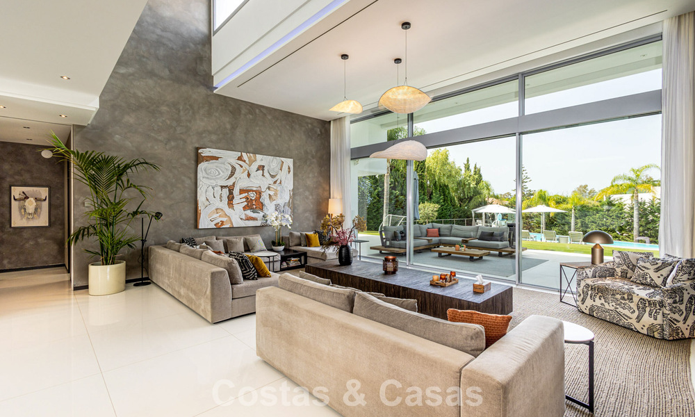 Villa de diseño moderno lista para entrar a vivir en venta, a poca distancia a pie de la playa y servicios en Guadalmina Baja, Marbella 792363