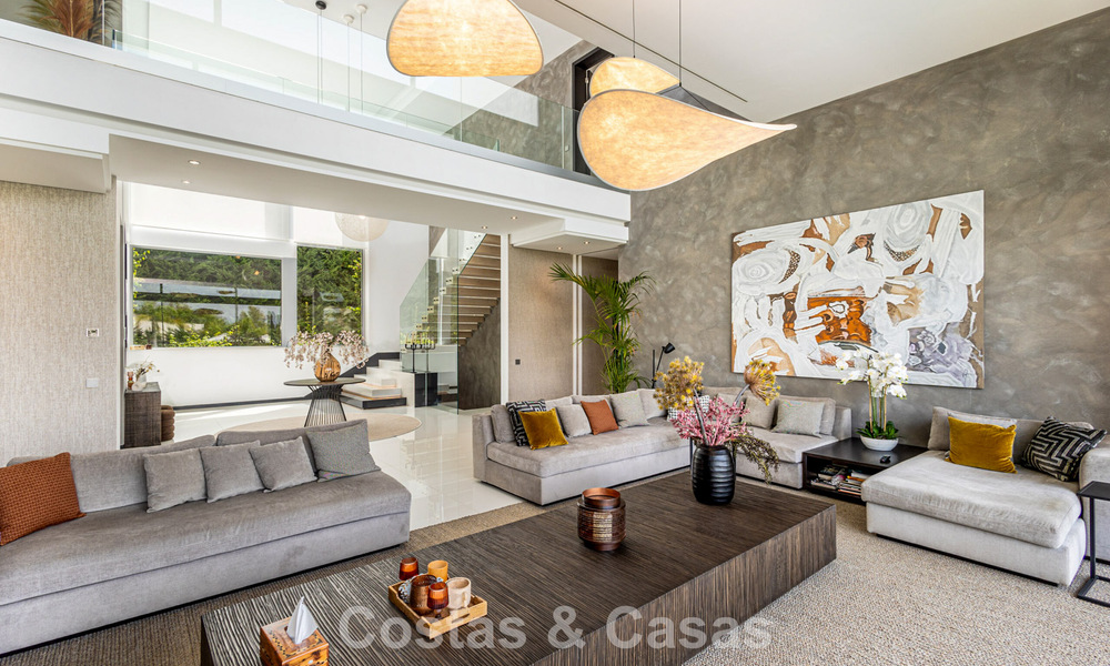 Villa de diseño moderno lista para entrar a vivir en venta, a poca distancia a pie de la playa y servicios en Guadalmina Baja, Marbella 792364