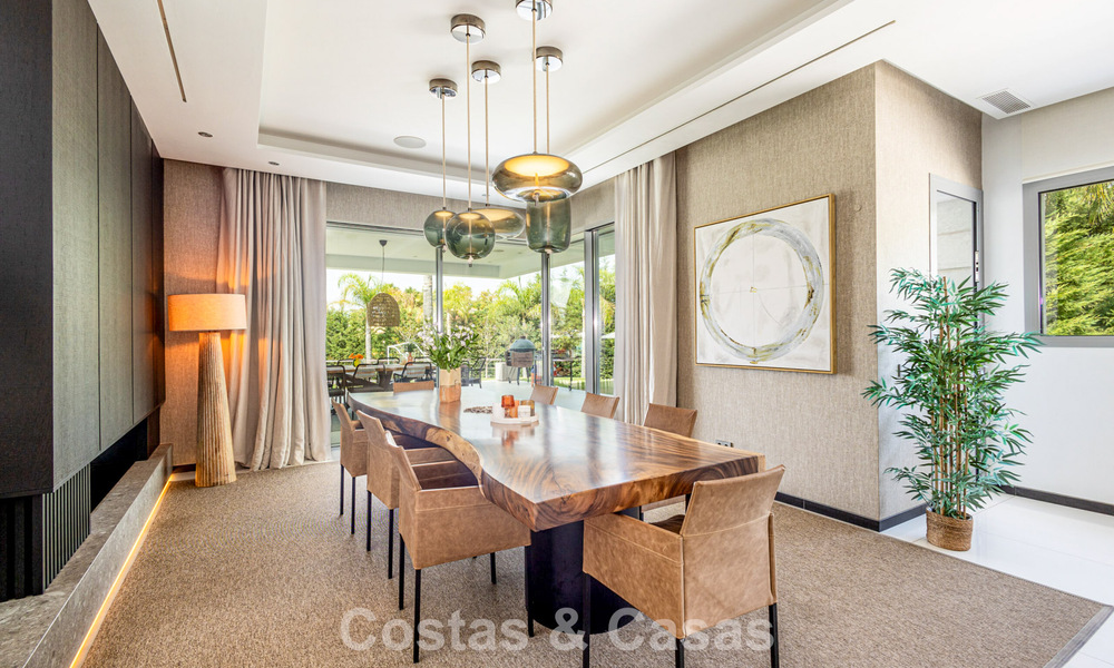 Villa de diseño moderno lista para entrar a vivir en venta, a poca distancia a pie de la playa y servicios en Guadalmina Baja, Marbella 792366