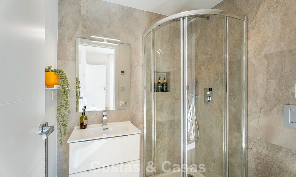 Preciosa villa de lujo reformada con arquitectura andaluza atemporal en venta en la zona este de Marbella 792406