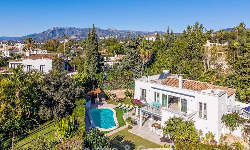 Preciosa villa de lujo reformada con arquitectura andaluza atemporal en venta en la zona este de Marbella 792408