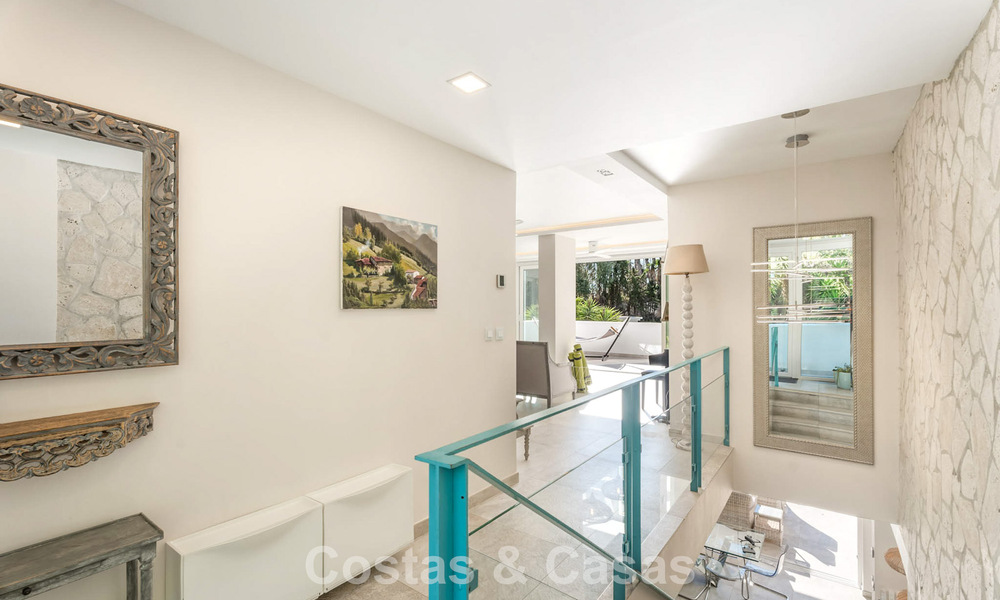 Preciosa villa de lujo reformada con arquitectura andaluza atemporal en venta en la zona este de Marbella 792412