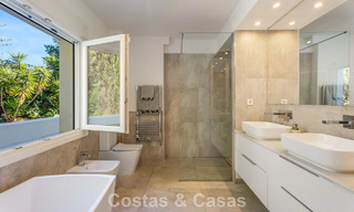 Preciosa villa de lujo reformada con arquitectura andaluza atemporal en venta en la zona este de Marbella 792416 